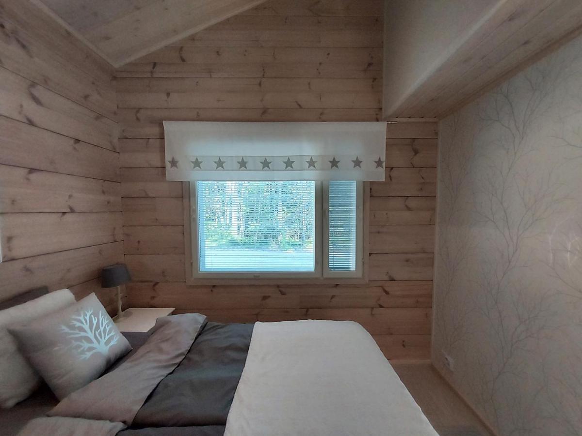 Sirius Sieri, Log-cottage By The